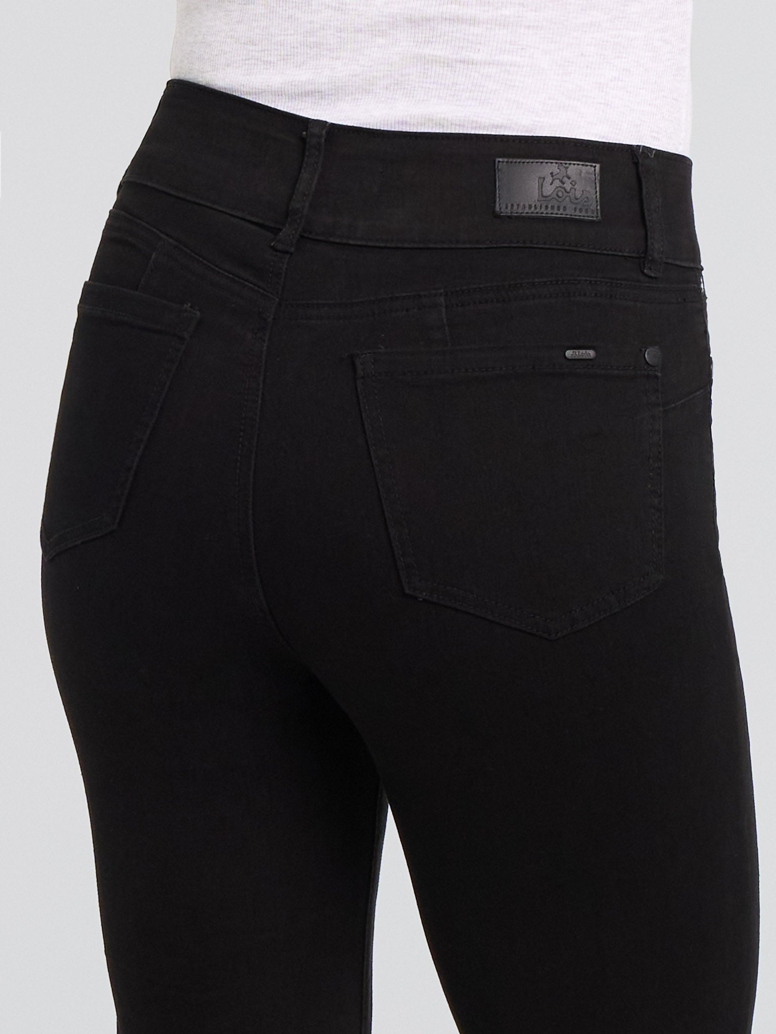 ROSE BLACK