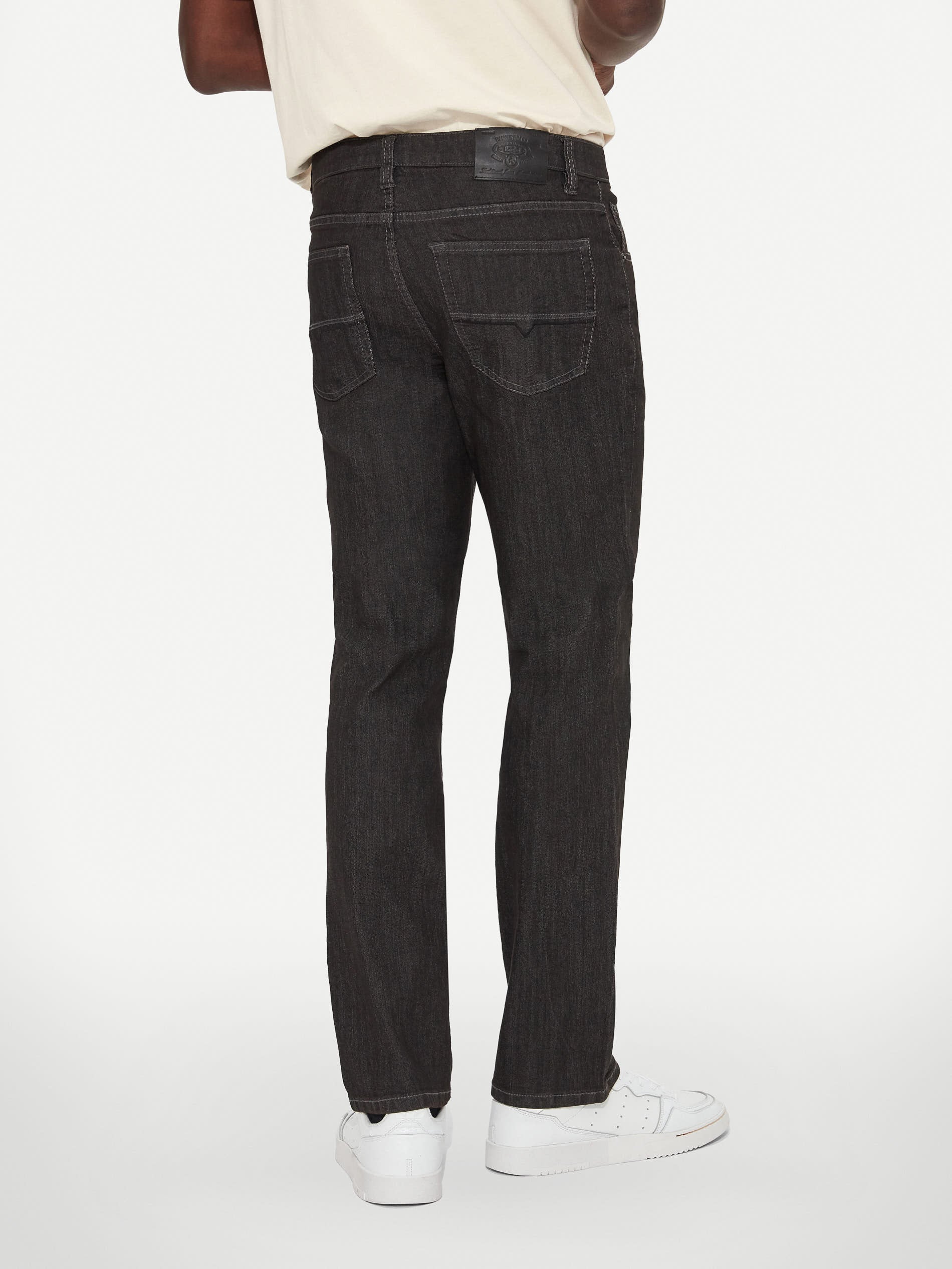BLACK (6113745076400)