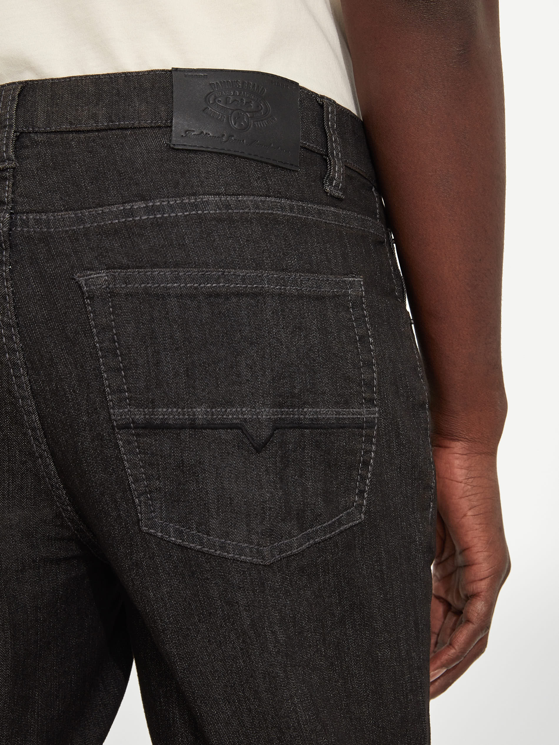 BLACK (6113745076400)