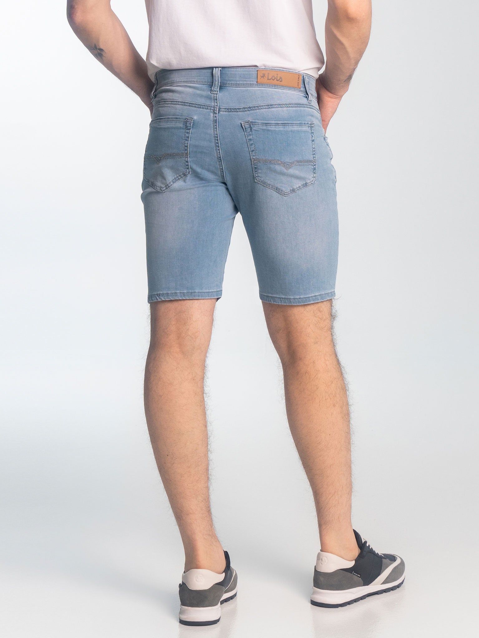Dennis (8005512134908)