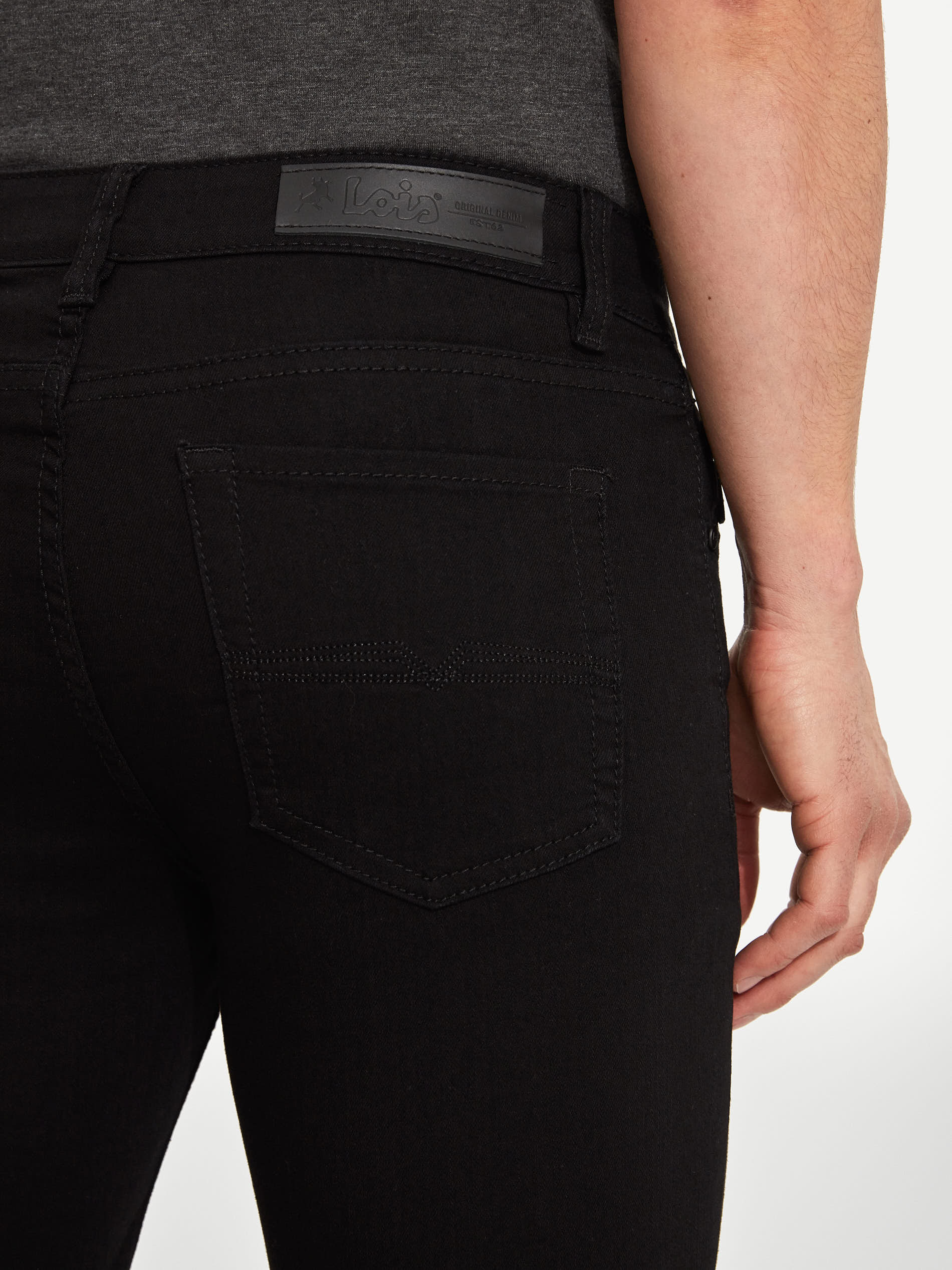 BLACK (6113745600688)