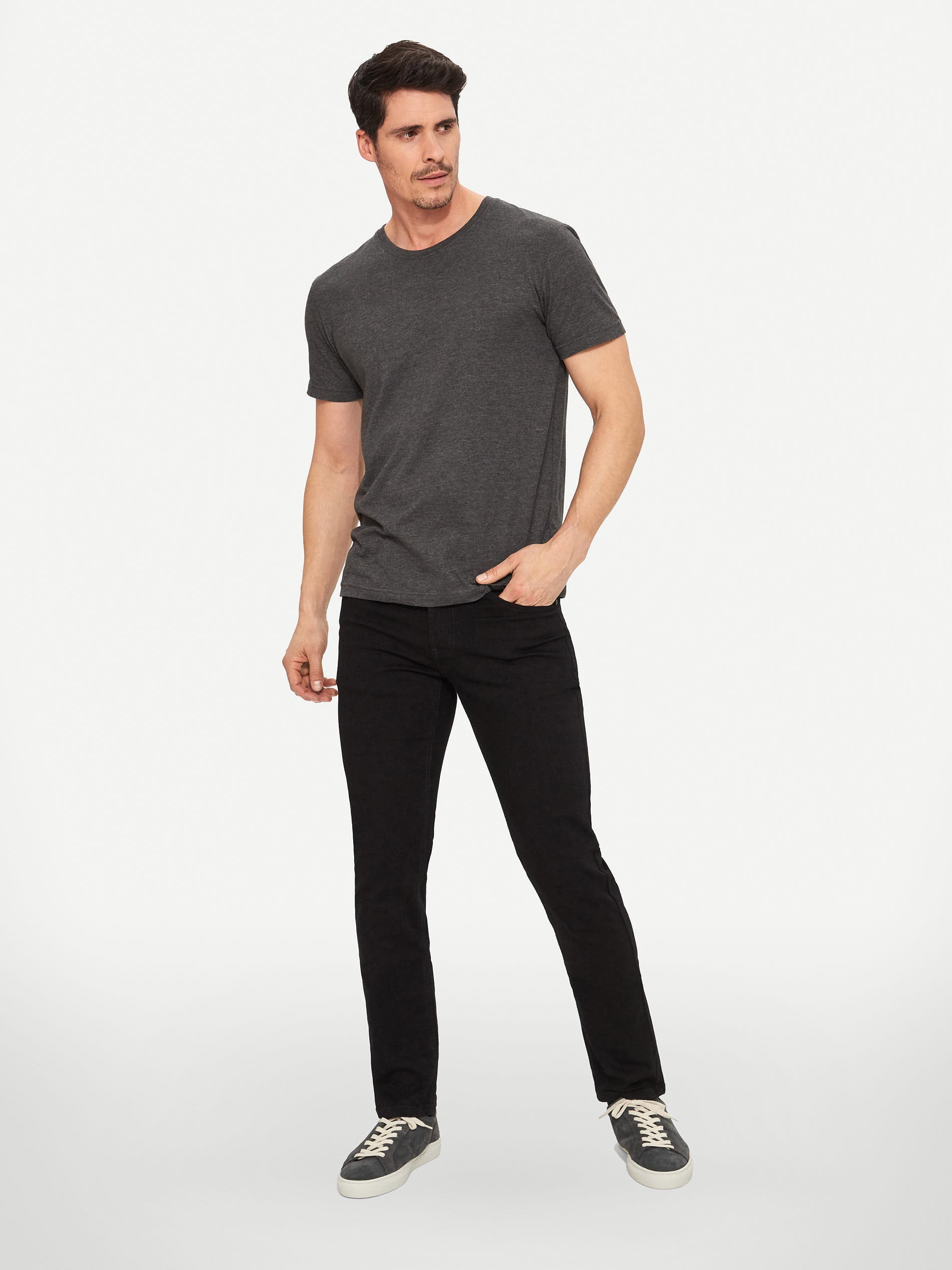 BLACK (6113745600688)