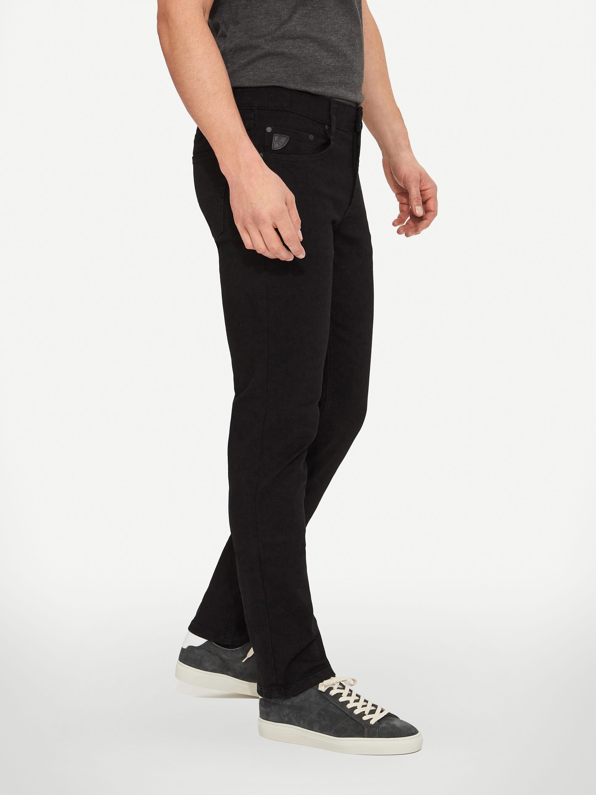 BLACK (6113745600688)